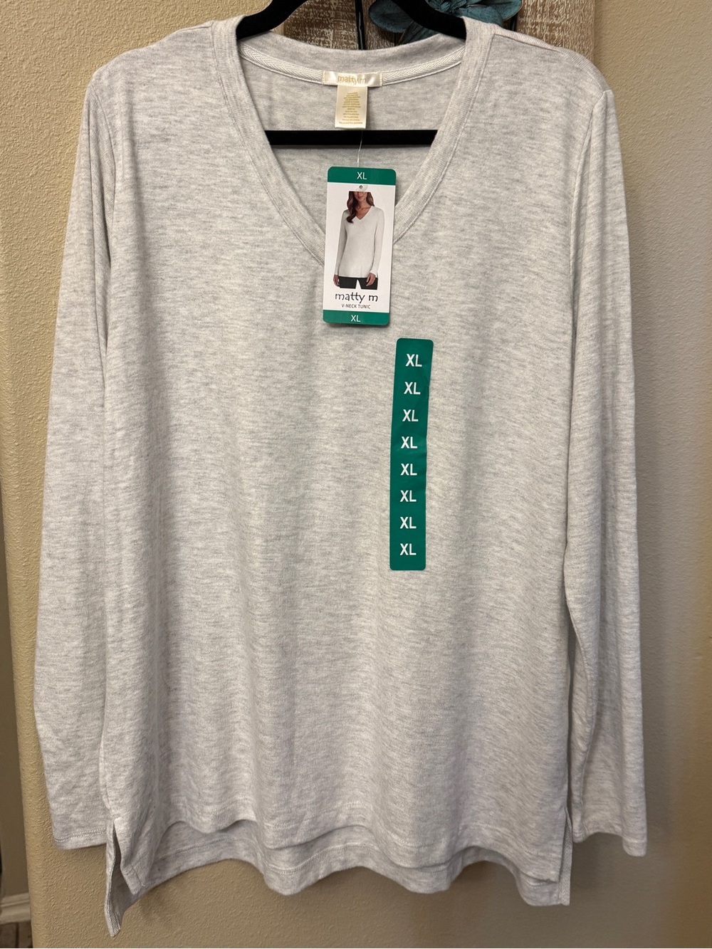 Matty M Light Gray V‑Neck Tunic Top Womens XL NWT